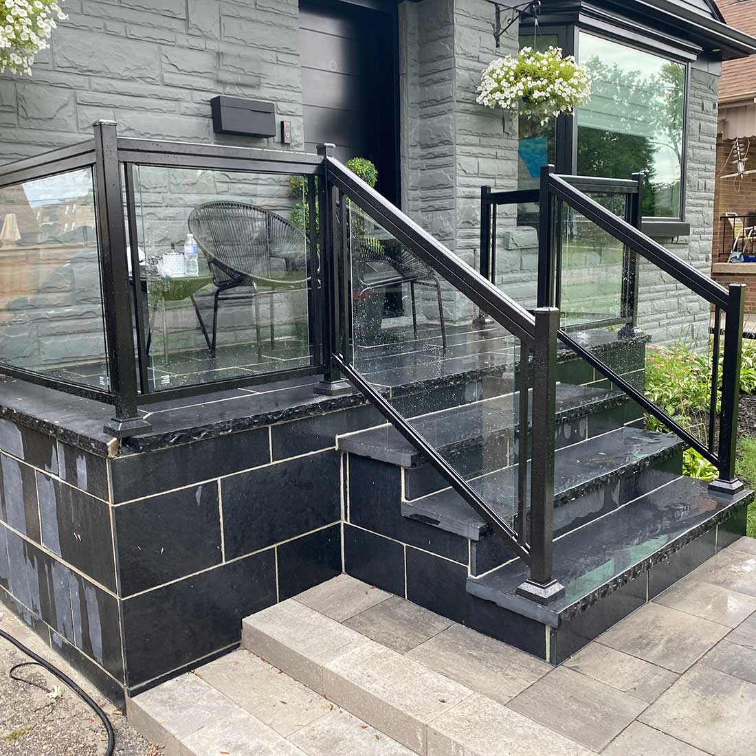 Aluminum-Glass-Railings-Deck-Railing-Toronto--Aluminum-Deck-Railing-Porch-Railings--Aluminum-Railings-Glass-Railings-Pool-Railings-Balcony-Railings-Banister-Railings-Porch-Railings