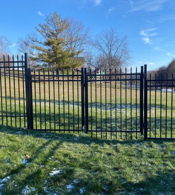 Aluminum-Picket-Fence-Panels-Instaled-in-King-city-by-Toronto-Fence