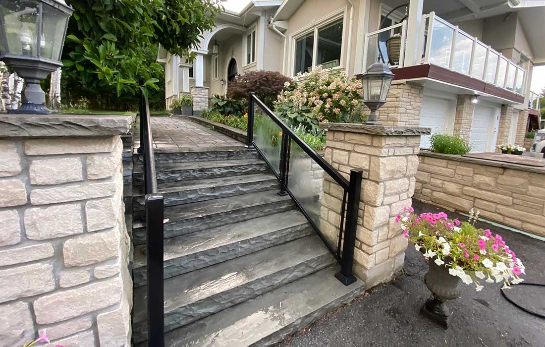 Aluminum Railing East Gwillimbury-Aluminum-Railings-Glass-Railings-Pool-Railings-Balcony-Railings-Banister-Railings-Porch-Railings-decks-and-railings-deck-with-railing-deck-with-rails