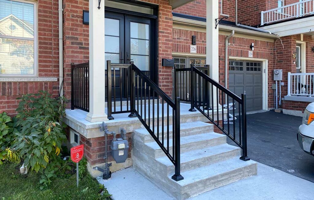 Aluminum Railing Uxbridge-Aluminum-Railings-Glass-Railing-Pool-Railings-Balcony-Railings-Banister-Railings-Porch-Railings-Frameless-Glass-Railing