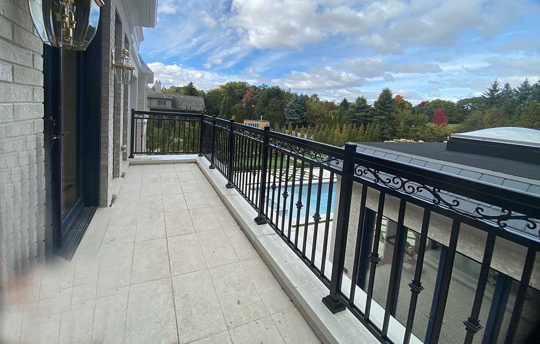 Aluminum Railing Collingwood-Aluminum-Railings-Glass-Railings-Pool-Railings-Balcony-Railings-Banister-Railings-Porch-Railings-decks-and-railings-deck-with-railing-deck-with-rails