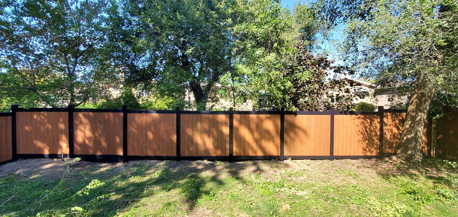 Aluminum Vinyl Woodgrain Fence-Woodgrain Vinyl Fence insatlled in Toronto