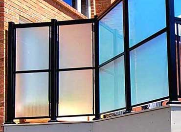 Privacy Screen-Aluminum Glass Privacy Screen Installed in North York