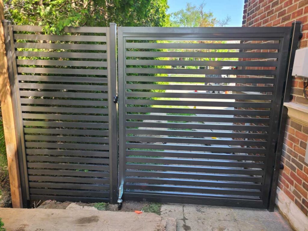 Semi Privacy Aluminum Fence Panels-Horizontal Aluminum Fence Panels installed in Toronto